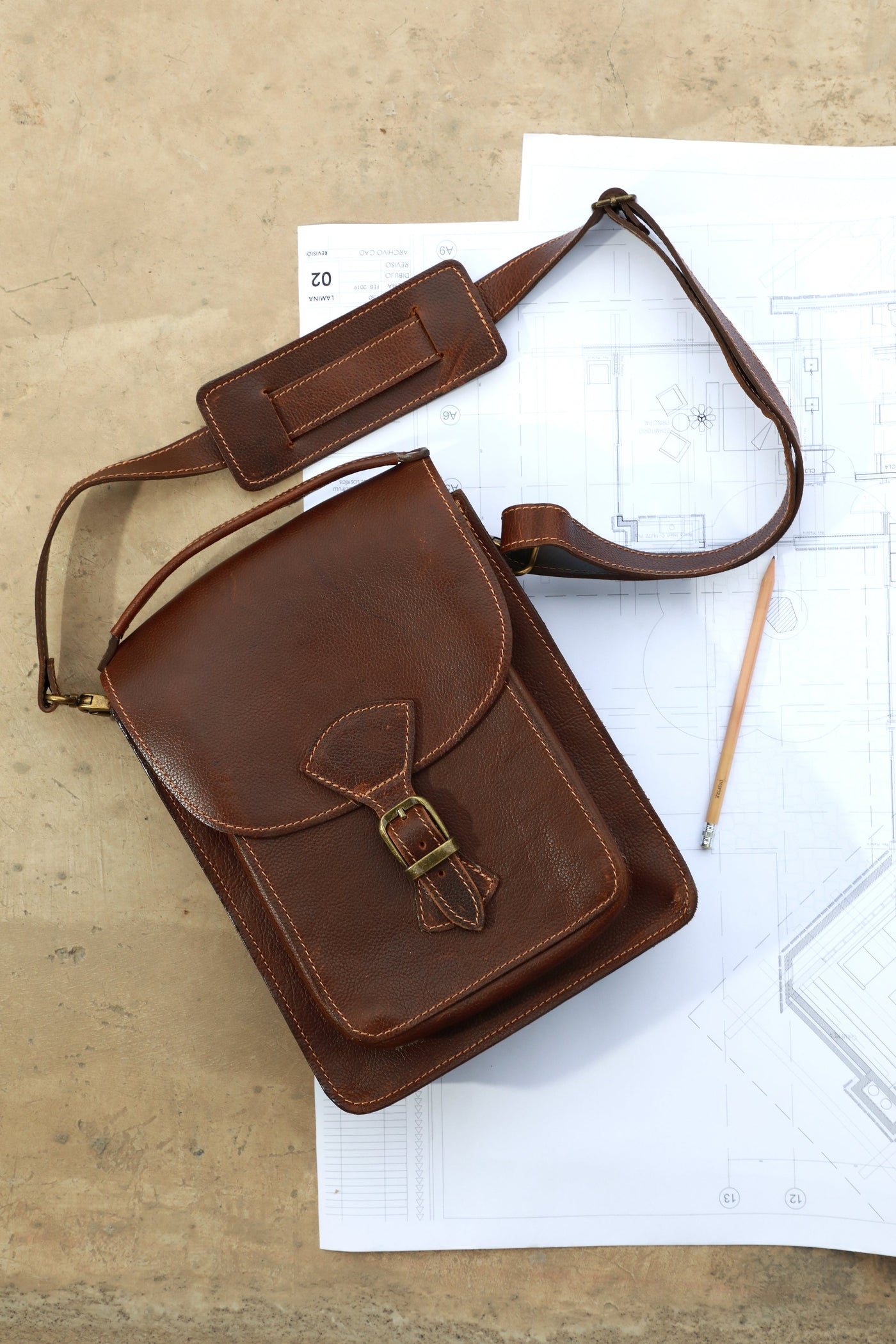 Grand sac à dos marron foncé pour homme