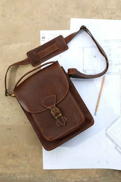 Grand sac à dos marron foncé pour homme