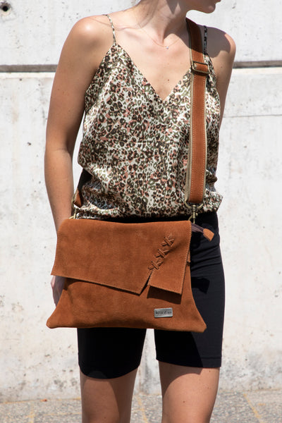 Portefeuille tressé marron caramel