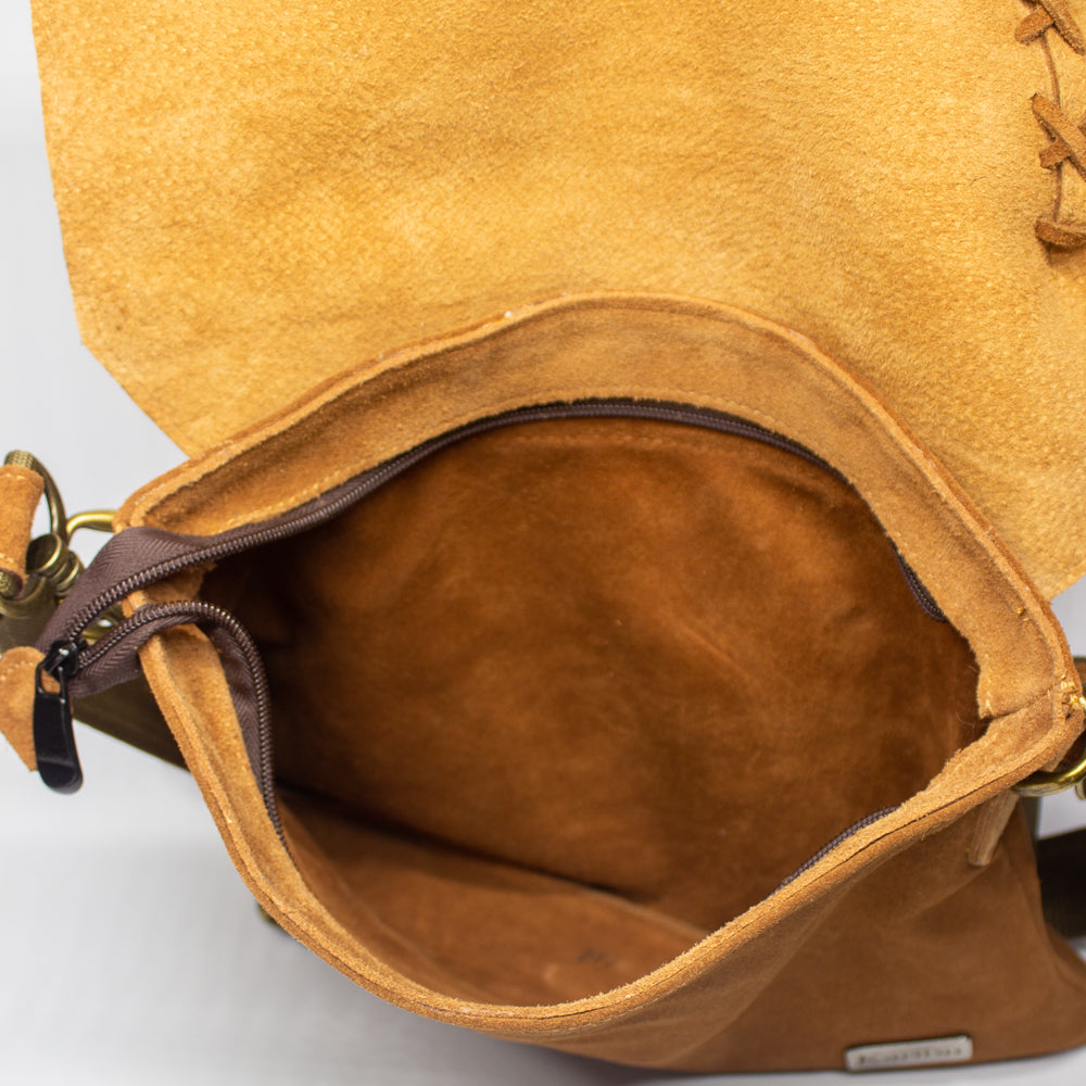 Portefeuille tressé marron caramel