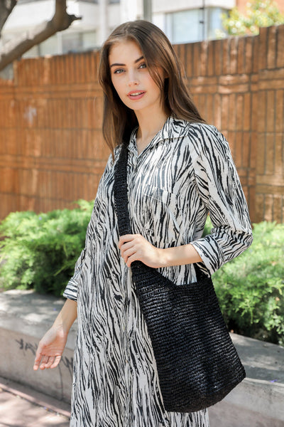 Portefeuille/sac à dos en raphia noir