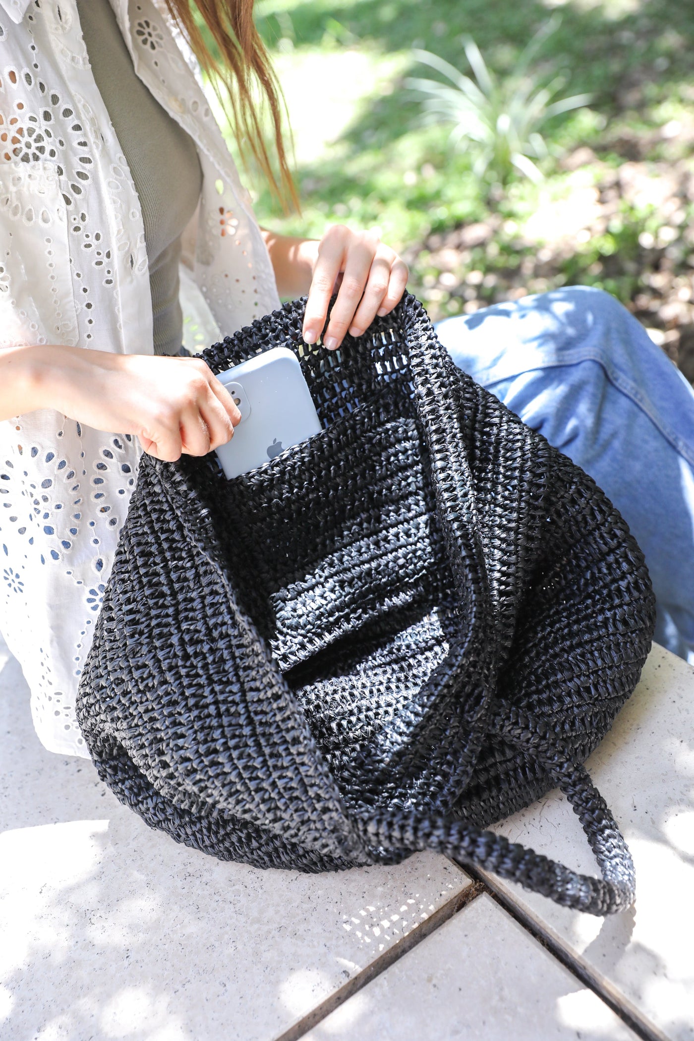 portefeuille en raphia noir