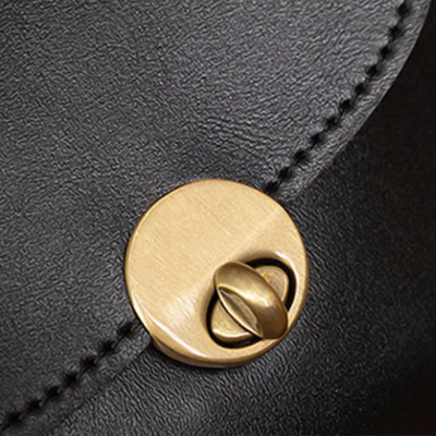 Sac à fermoir baiser vintage - L'accessoire rétro chic indispensable de Grace