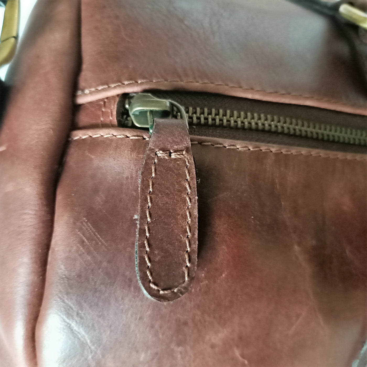 Sac de voyage en cuir marron foncé
