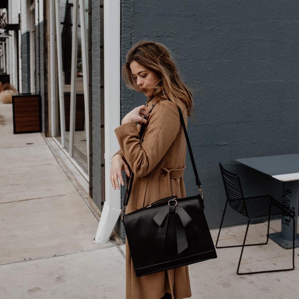 Le sac à nœud élégant de Monika